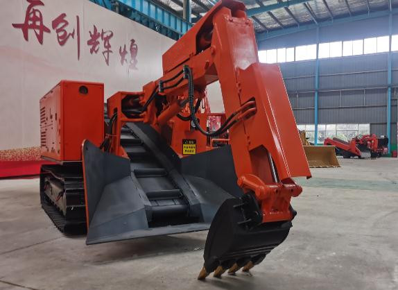 跟著帥龍扒渣機廠家一起了解下履帶扒渣機的特點！