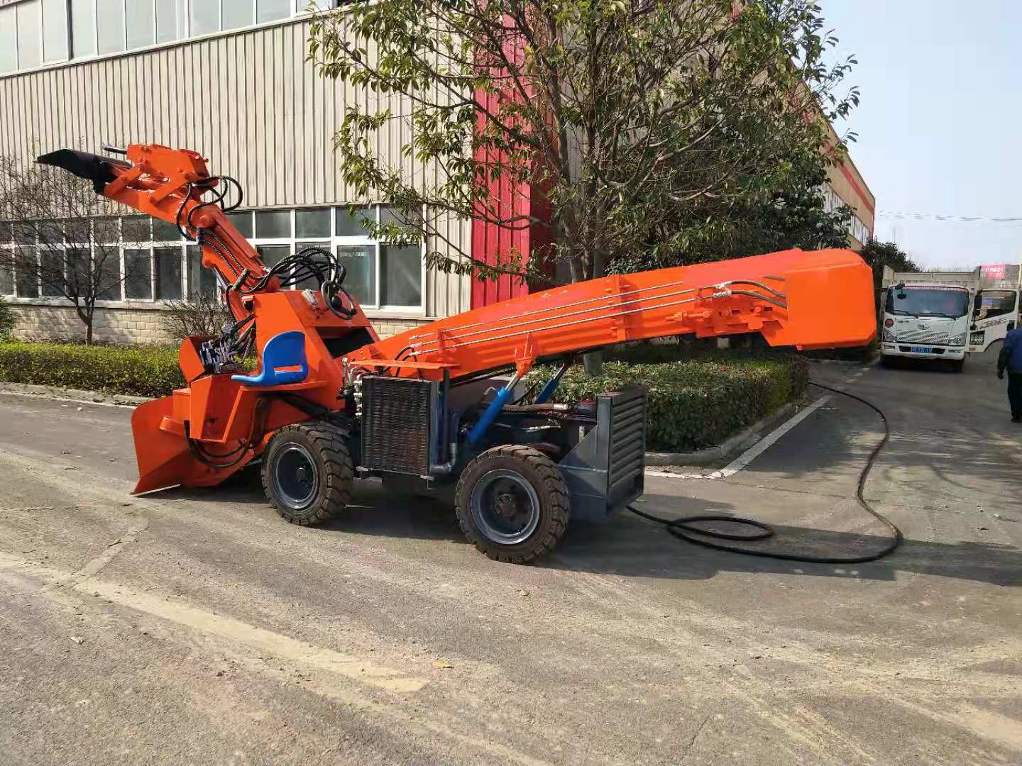 礦用扒渣機(jī)的油箱該怎樣檢查？有哪些注意事項(xiàng)？